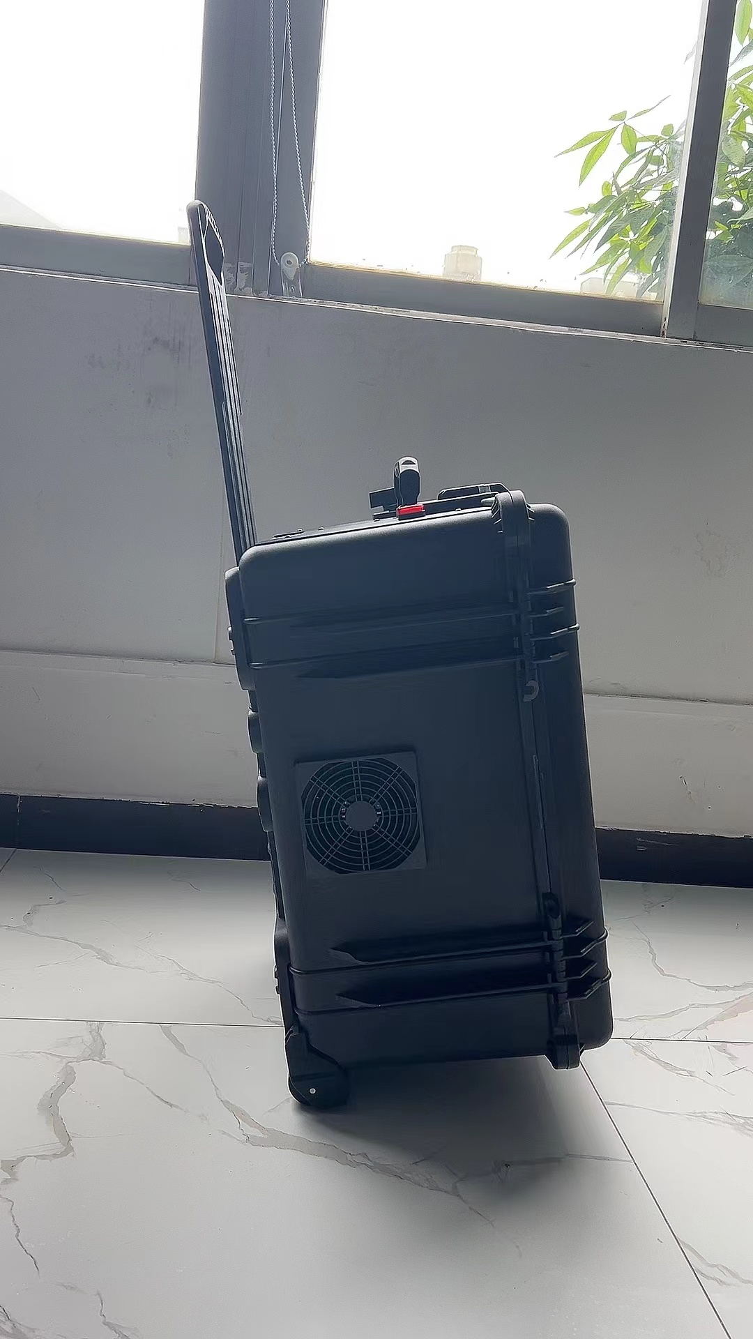 临渭手拉箱型移动通信干扰器